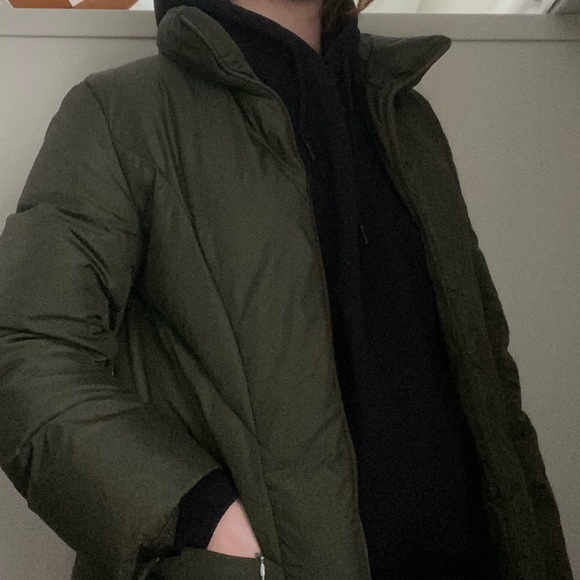 Guess Puffer Jacket - Picture 2 of 5